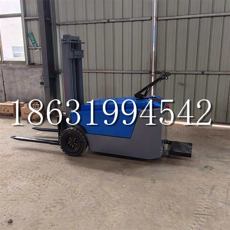 沈北新区全电动叉车插腿式堆高车液压装卸车1.5吨升高小型站驾式铲车